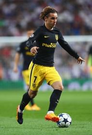 MADRID, SPAIN - MAY 02:  Antoine Griezmann of Atletico Madrid in action during the UEFA Champions League semi final first leg match between Real Madrid CF and Club Atletico de Madrid at Estadio Santiago Bernabeu on May 2, 2017 in Madrid, Spain.  (Photo by Clive Rose/Getty Images)